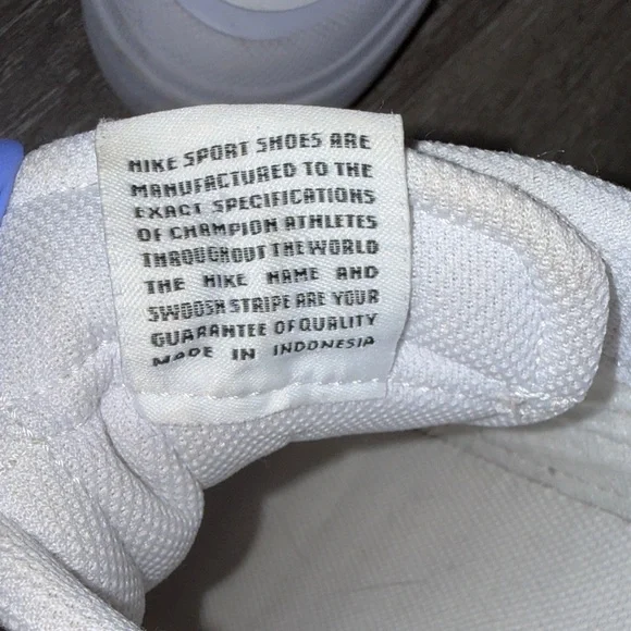 Nike White and Black Women's Sneakers - Picture 2 of 6